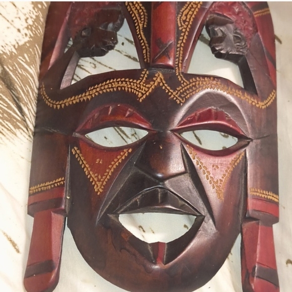 Handcrafted Wooden African Maasai Ceremonial Tribal Mask - Picture 3 of 3